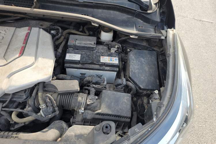 Used Toyota C-HR 2018 2.0L Leading with Sunroof China VI Standard Engine Bay Left
