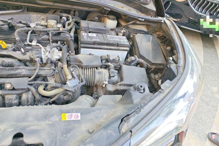 Used Toyota C-HR 2018 2.0L Leading with Sunroof China VI Standard Engine Bay Left