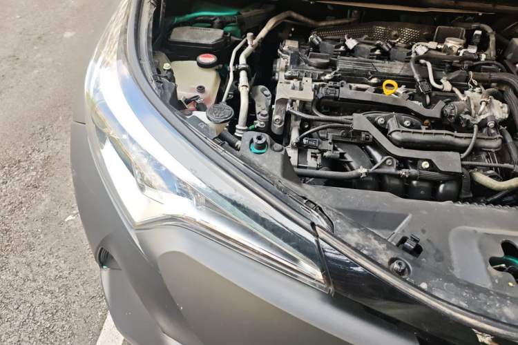 Used Toyota C-HR 2018 2.0L Leading with Sunroof China V Standard Engine Bay Right