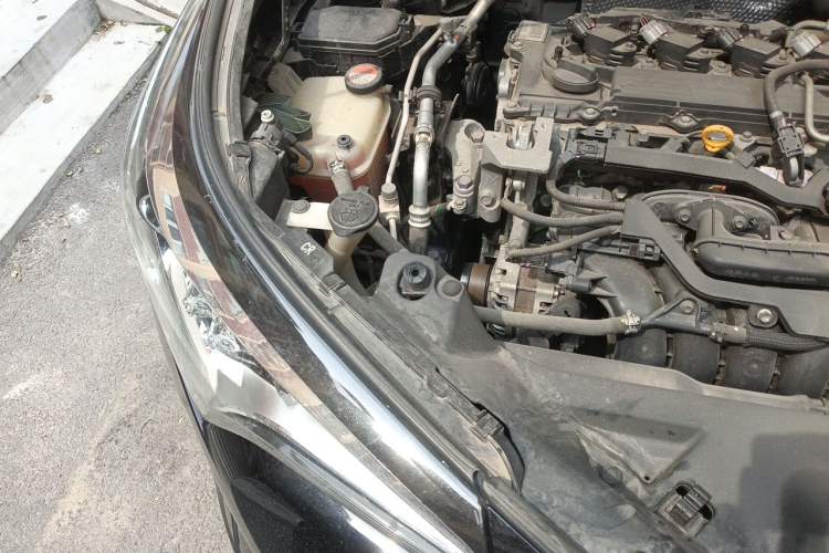 Used Toyota C-HR 2018 2.0L Leading Edition China VI Engine Bay Right