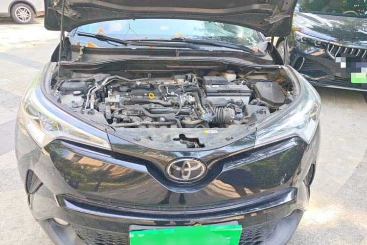 Used Toyota C-HR 2018 2.0L Leading with Sunroof China VI Standard Engine Bay