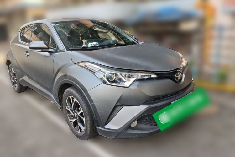 Used Toyota C-HR 2018 2.0L Leading with Sunroof China V Standard Front Right 45 Deg