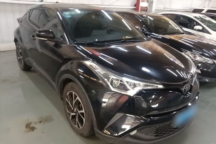 Used Toyota C-HR 2018 2.0L Leading with Sunroof China VI Standard Front Right 45 Deg