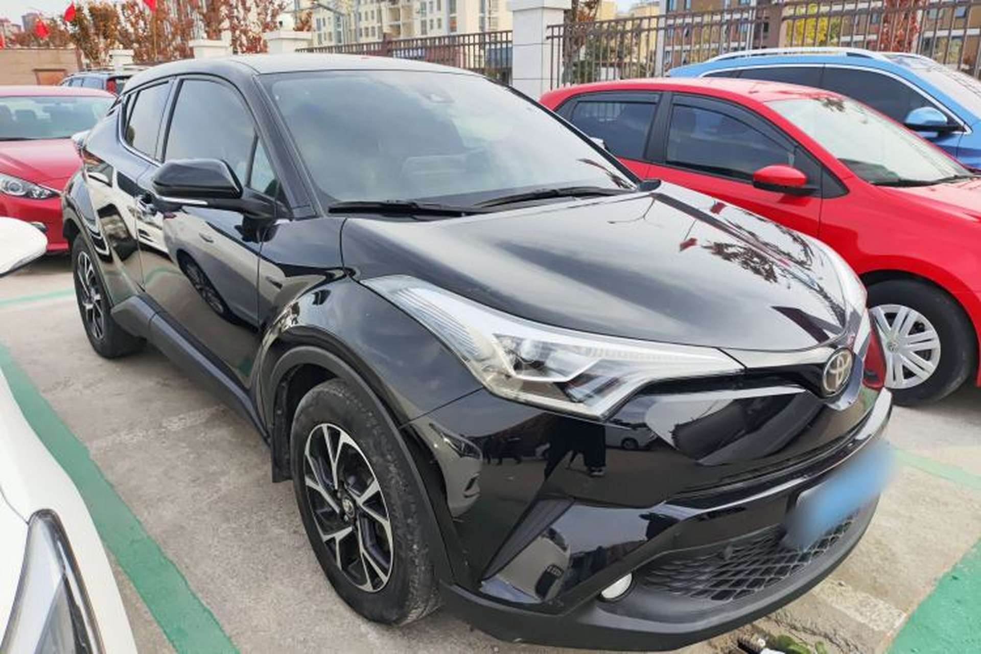 Used Toyota C-HR 2018 2.0L Flagship Version China V Standard Front Right 45 Deg