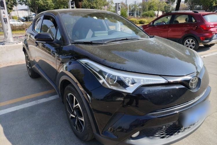 Used Toyota C-HR 2018 2.0L Leading with Sunroof China V Standard Front Right 45 Deg