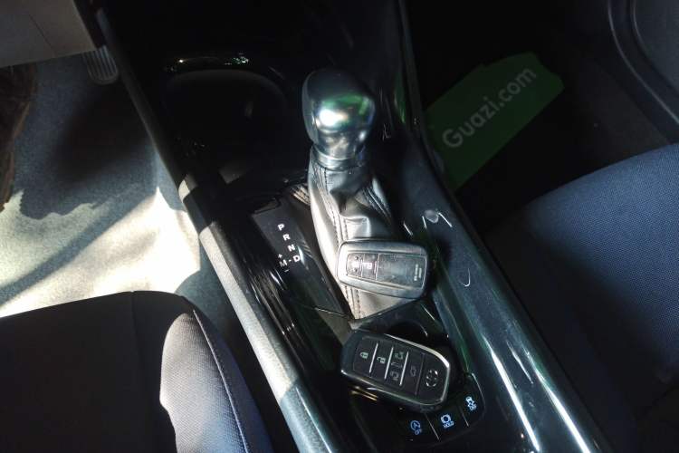 Used Toyota C-HR 2018 2.0L Leading Edition China V-standard Gear Lever