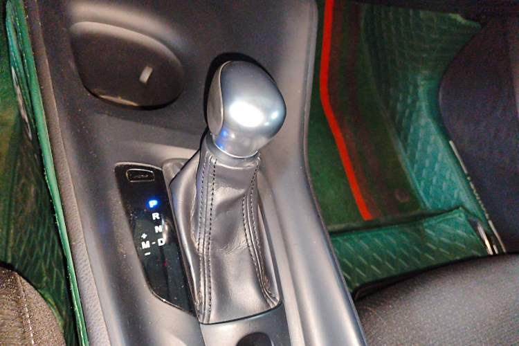 Used Toyota C-HR 2018 2.0L Elite Version China VI Standard Gear Lever