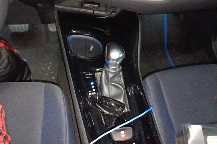 Used Toyota C-HR 2018 2.0L Luxury Sunroof Version China V Emission Standard Gear Lever