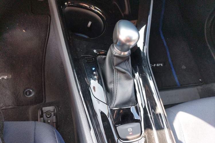Used Toyota C-HR 2018 2.0L Leading with Sunroof China V Standard Gear Lever