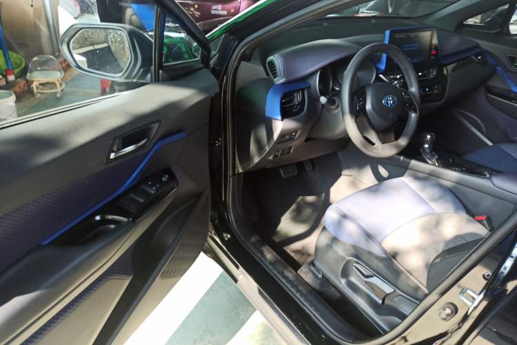 Used Toyota C-HR 2018 2.0L Leading Edition China V-standard Interior 3