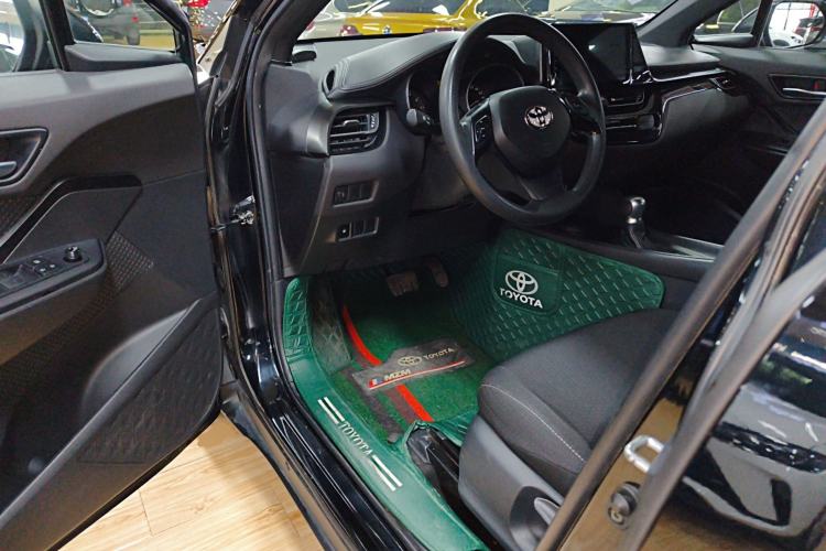 Used Toyota C-HR 2018 2.0L Elite Version China VI Standard Interior 3