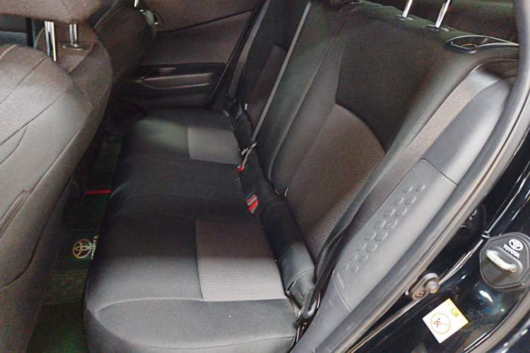 Used Toyota C-HR 2018 2.0L Elite Version China VI Standard Interior 4