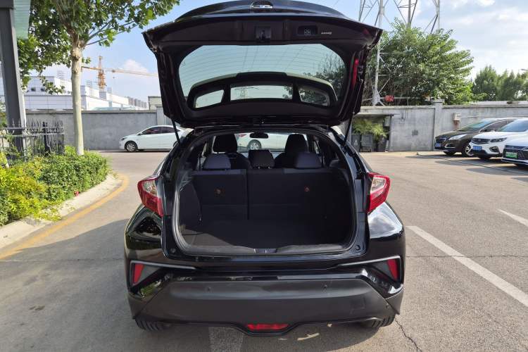 Used Toyota C-HR 2018 2.0L Leading Edition China V-standard Interior 9