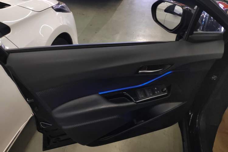 Used Toyota C-HR 2018 2.0L Leading Edition China VI Left Front Door Interior