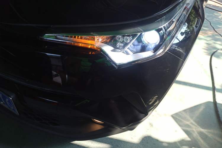 Used Toyota C-HR 2018 2.0L Leading Edition China V-standard Left Front Headlight