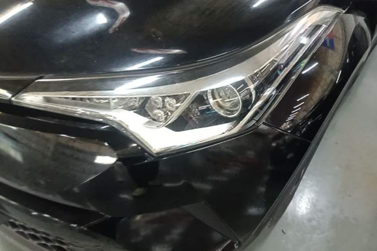 Used Toyota C-HR 2018 2.0L Leading with Sunroof China VI Standard Left Front Headlight