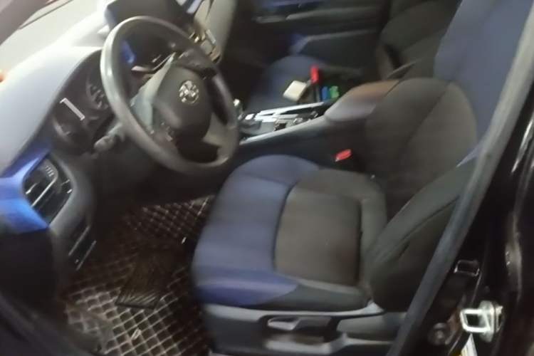 Used Toyota C-HR 2018 2.0L Leading with Sunroof China VI Standard Left Front Seat