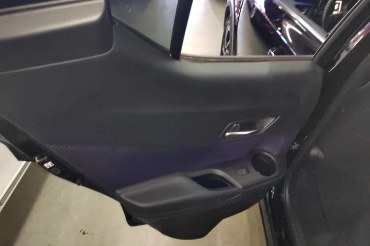 Used Toyota C-HR 2018 2.0L Leading Edition China VI Left Rear Door Interior