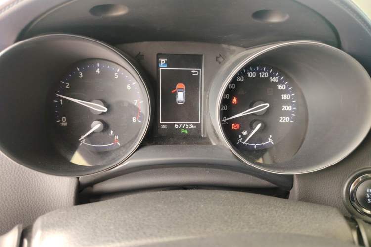 Used Toyota C-HR 2018 2.0L Luxury Sunroof Version China VI Standard Odometer Close Up