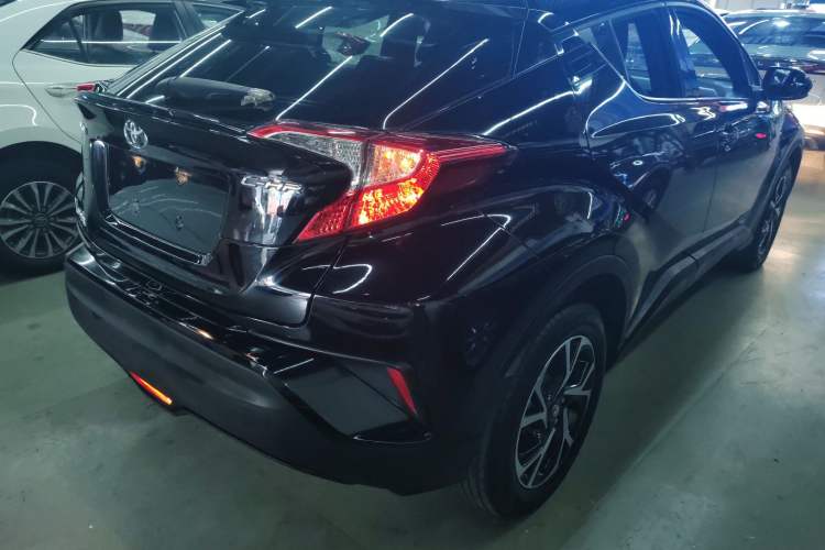 Used Toyota C-HR 2018 2.0L Leading Edition China VI Rear Right 45 Deg