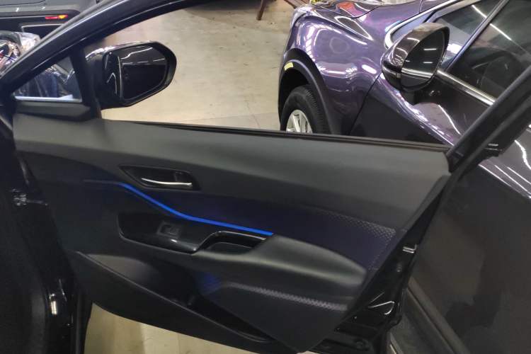 Used Toyota C-HR 2018 2.0L Leading Edition China VI Right Front Door Interior
