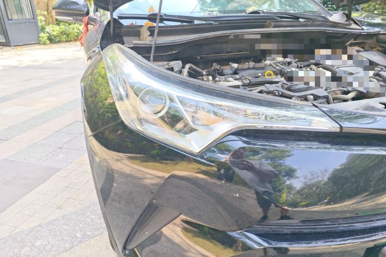 Used Toyota C-HR 2018 2.0L Leading with Sunroof China VI Standard Right Front Headlight
