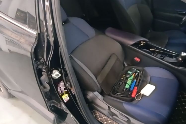 Used Toyota C-HR 2018 2.0L Leading with Sunroof China VI Standard Right Front Seat
