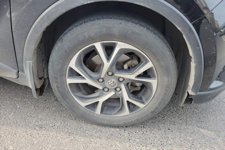 Used Toyota C-HR 2018 2.0L Leading with Sunroof China VI Standard Right Front Wheel Hub