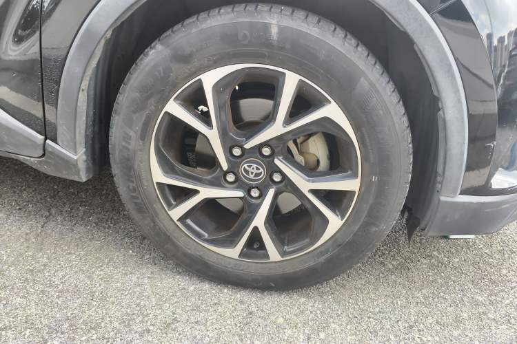Used Toyota C-HR 2018 2.0L Leading Edition China V-standard Right Front Wheel Hub
