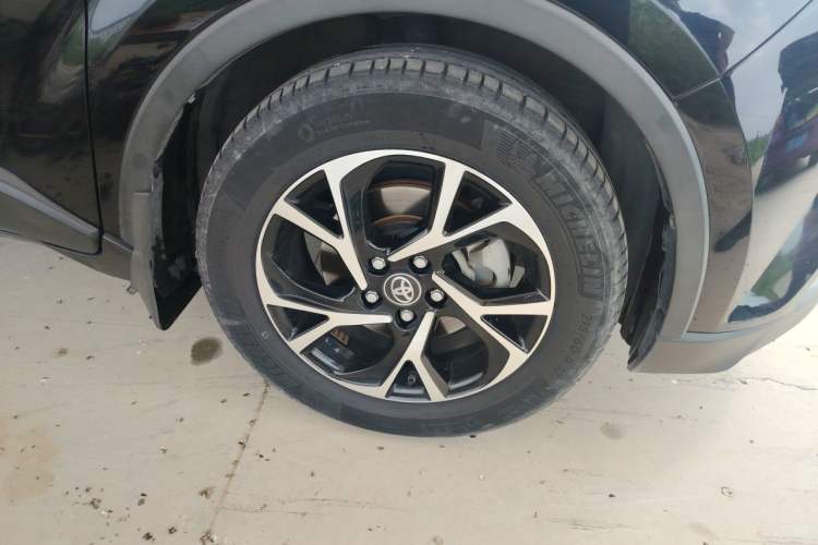 Used Toyota C-HR 2018 2.0L Luxury Sunroof Version China VI Standard Right Front Wheel Hub