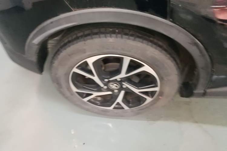 Used Toyota C-HR 2018 2.0L Leading with Sunroof China VI Standard Right Rear Wheel Hub