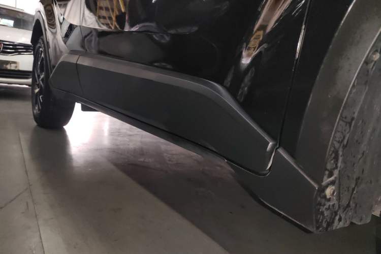 Used Toyota C-HR 2018 2.0L Leading Edition China VI Right Side Sill