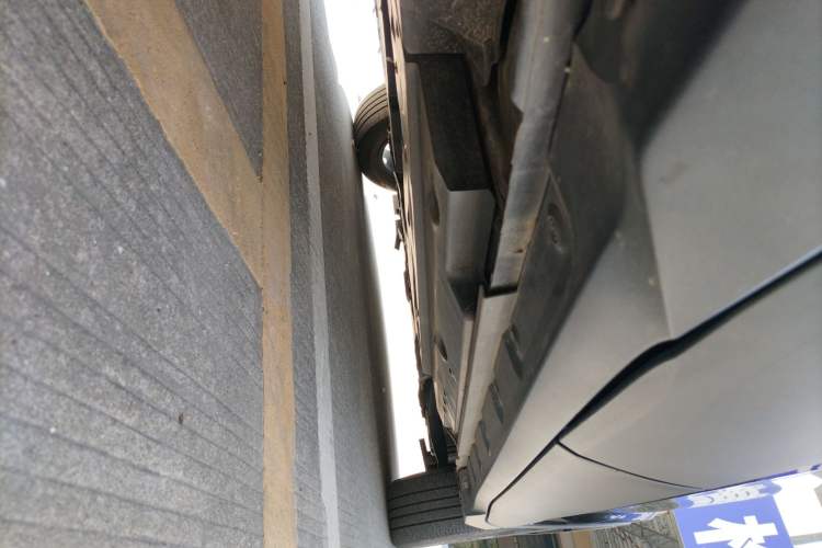 Used Toyota C-HR 2018 2.0L Leading with Sunroof China V Standard Right Side Sill