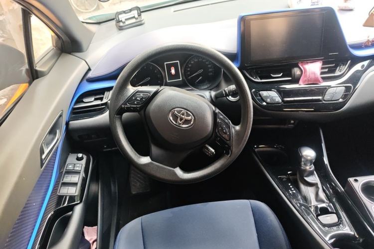Used Toyota C-HR 2018 2.0L Leading with Sunroof China V Standard Steering Wheel