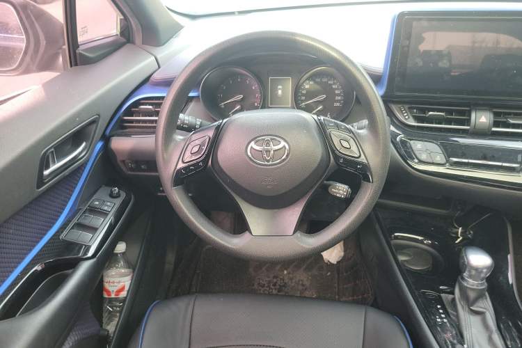 Used Toyota C-HR 2018 2.0L Leading with Sunroof China VI Standard Steering Wheel