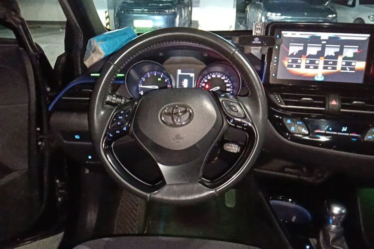 Used Toyota C-HR 2018 2.0L Luxury Sunroof Version China V Emission Standard Steering Wheel