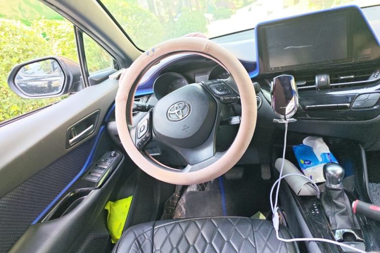 Used Toyota C-HR 2018 2.0L Leading with Sunroof China VI Standard Steering Wheel