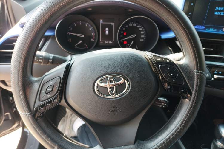 Used Toyota C-HR 2018 2.0L Leading with Sunroof China V Standard Steering Wheel