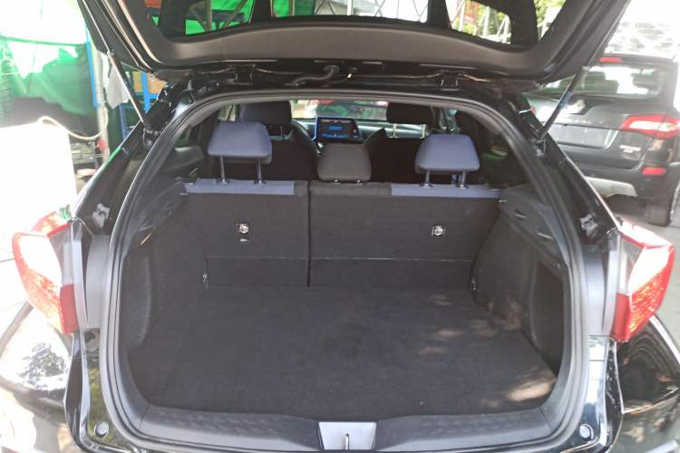 Used Toyota C-HR 2018 2.0L Leading Edition China V-standard Trunk