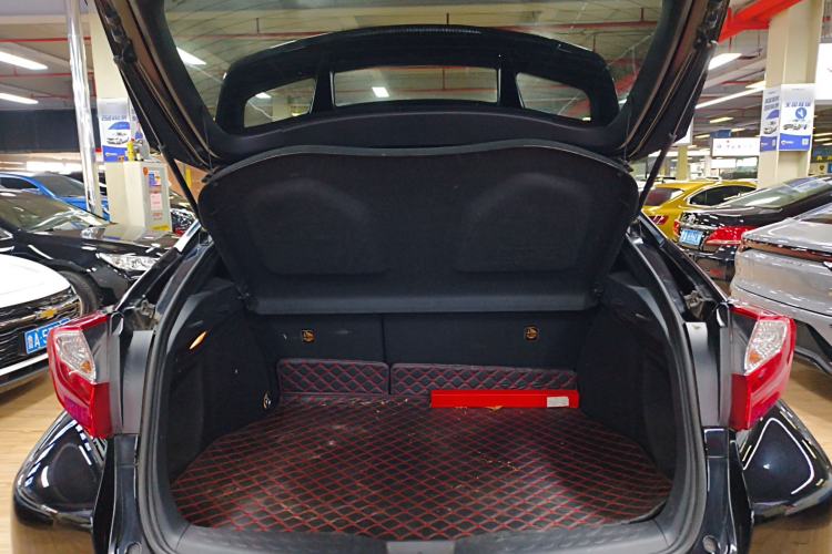 Used Toyota C-HR 2018 2.0L Elite Version China VI Standard Trunk
