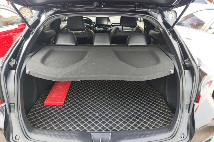 Used Toyota C-HR 2018 2.0L Flagship Version China V Standard Trunk
