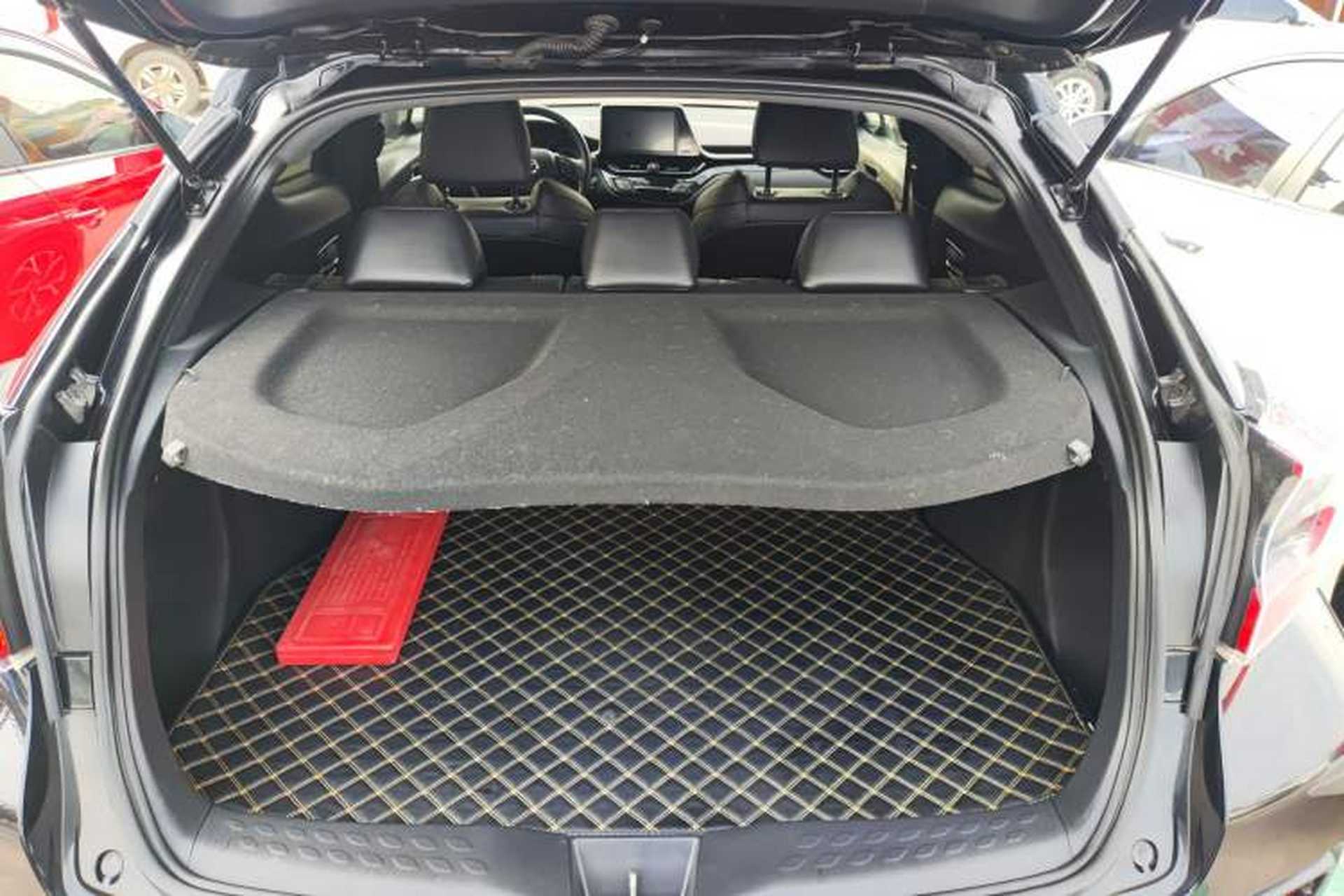 Used Toyota C-HR 2018 2.0L Flagship Version China V Standard Trunk