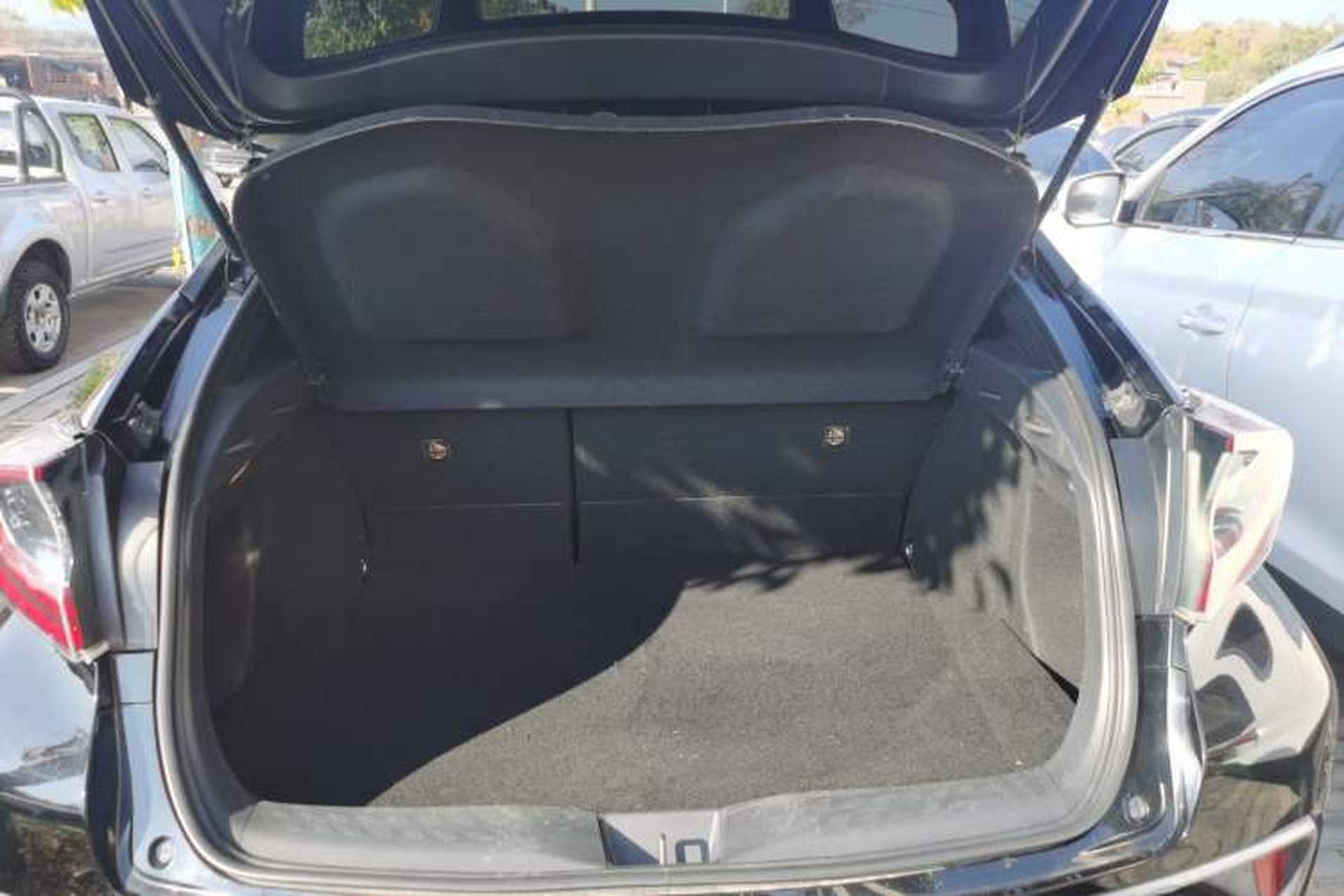 Used Toyota C-HR 2018 2.0L Flagship Version China V Standard Trunk