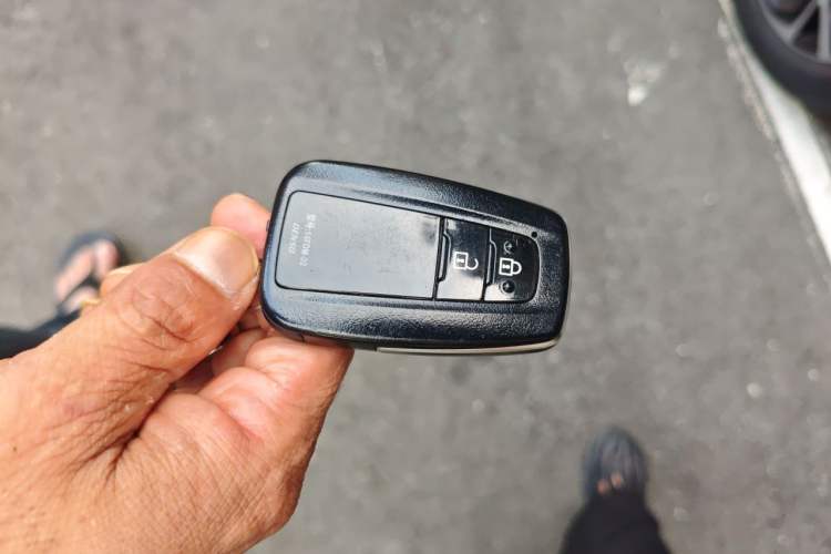 Used Toyota C-HR 2018 2.0L Leading with Sunroof China V Standard Vehicle Key