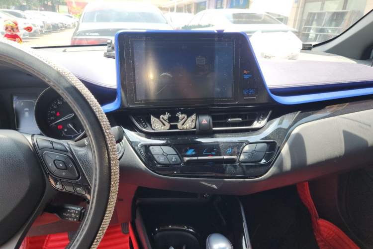 Used Toyota C-HR 2018 2.0L Leading with Sunroof China V Standard Audio And AC Panel