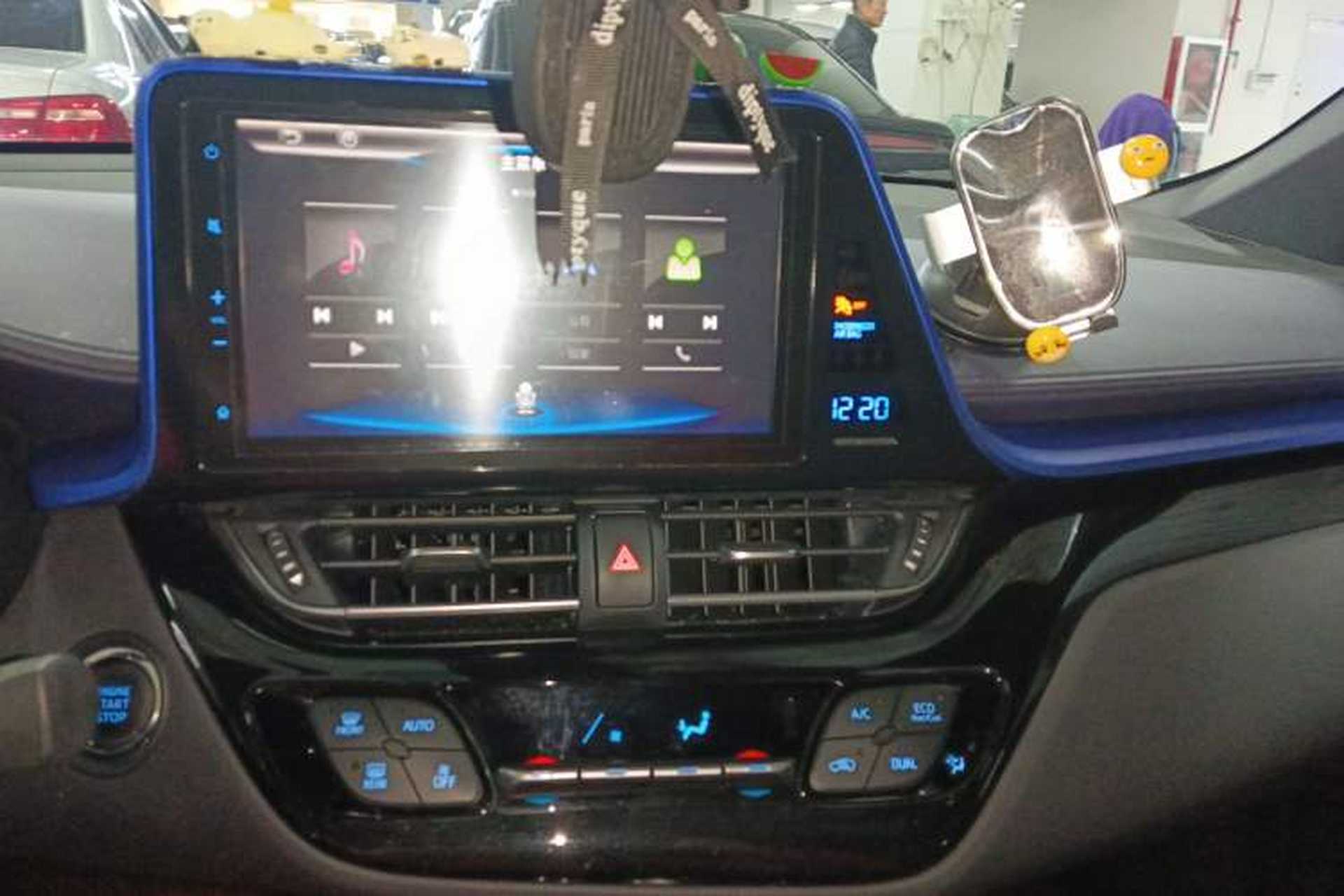 Used Toyota C-HR 2018 2.0L Luxury Sunroof Version China VI Standard Audio And AC Panel