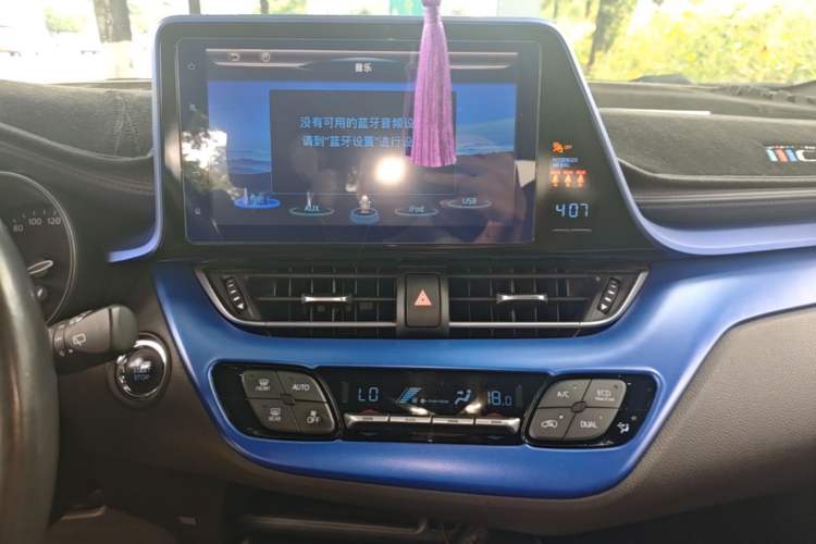 Used Toyota C-HR 2018 2.0L Luxury Sunroof Version China V Emission Standard Audio And AC Panel