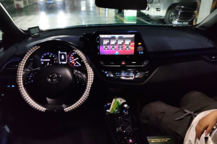 Used Toyota C-HR 2018 2.0L Leading Edition China V-standard Center Console