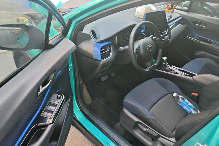 Used Toyota C-HR 2018 2.0L Leading Edition China VI Driver Seat