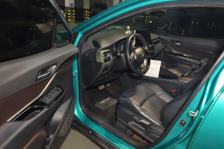 Used Toyota C-HR 2018 2.0L Flagship Version China V Standard Driver Seat